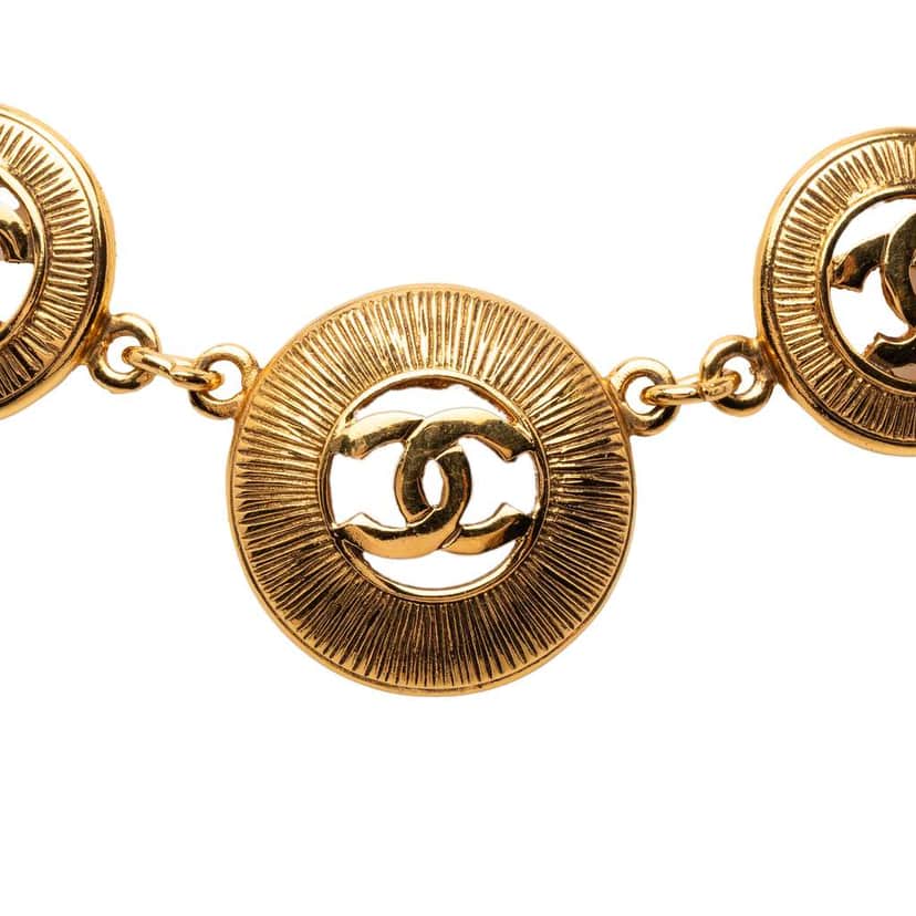 Chanel CC Gold Plated Medallion Necklace Gold Metal Very good condition - Front View