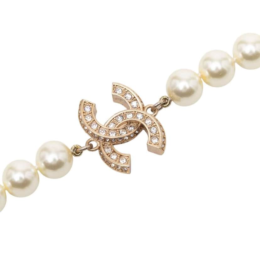 Chanel CC Gold Plated and Faux Pearl Rhinestones Long Necklace White Very good condition - Front View