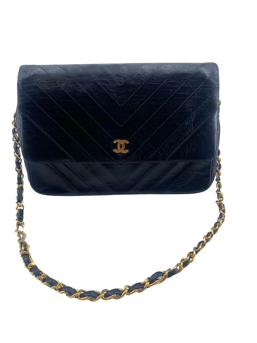 Chanel V-Stich Black Leather Good condition - Front View