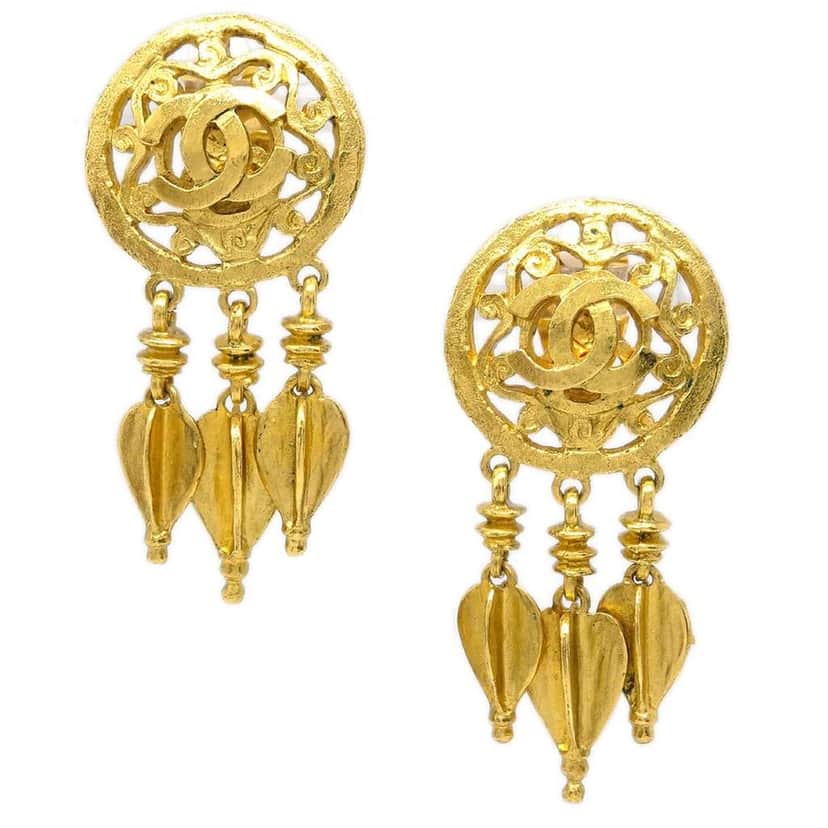 Chanel Vintage CC Round Drop Clip-On Earrings Gold Good condition - Front View