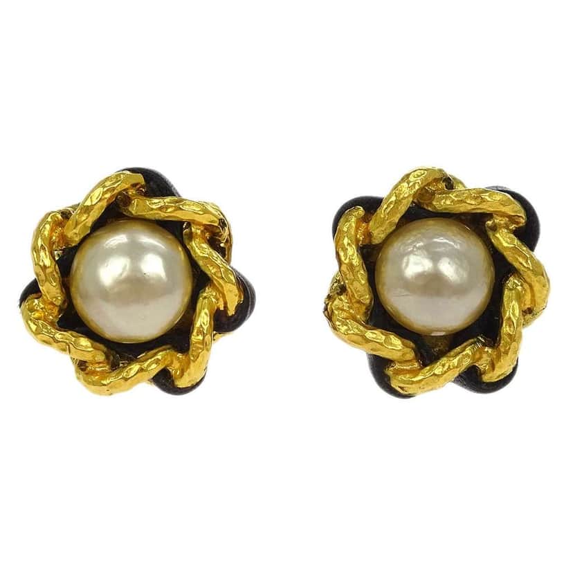 Chanel Vintage Round Clip-On Earrings Gold Good condition - Front View