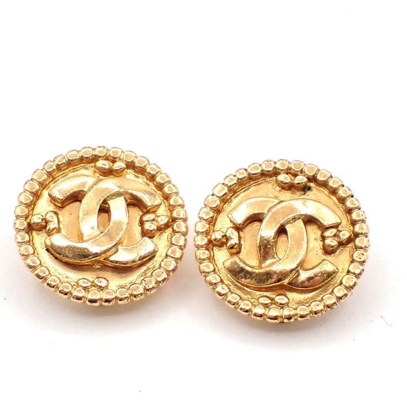 Chanel Vintage CC Round Clip-On Earrings Gold Metal Good condition - Front View