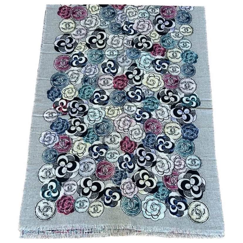 Chanel Product Grey Cashmere Never worn, with tag - Front View