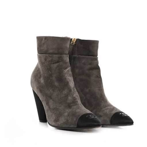 Chanel Heeled ankle boots Grey Suede Very good condition - Front View