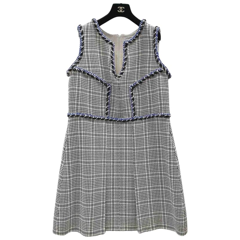 Chanel Sleeveless Chevron Trim Shift Dress White Tweed Very good condition - Front View