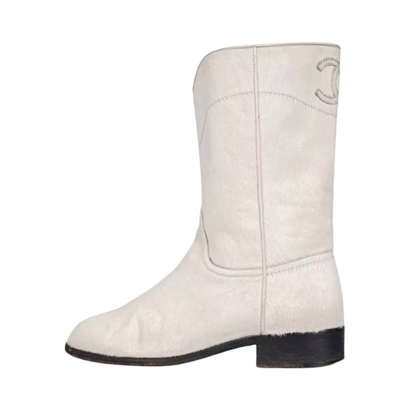 Chanel Textured Logo Boots White Leather Good condition - Front View