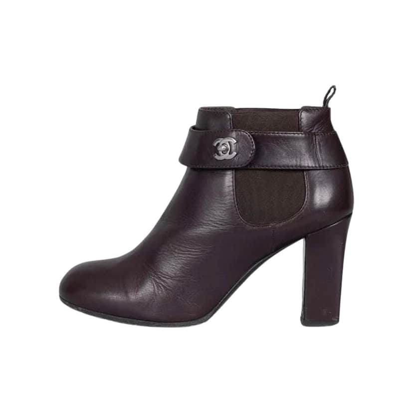 Chanel Ankle Boots, Logo Brown Leather Very good condition - Front View