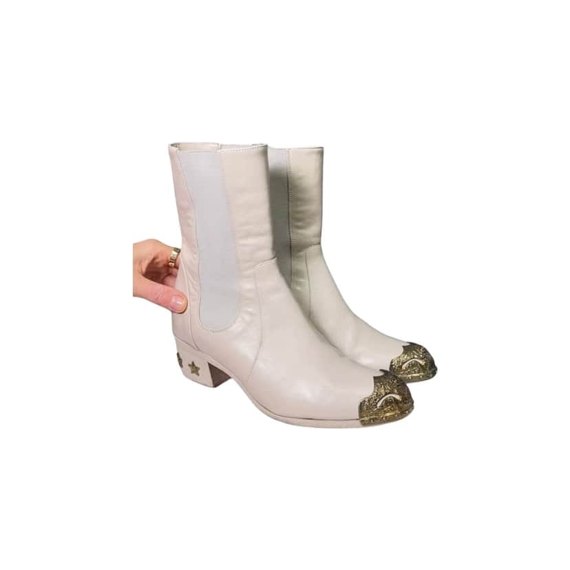 Chanel Paris Dallas Ankle Boots Beige Leather Very good condition - Front View