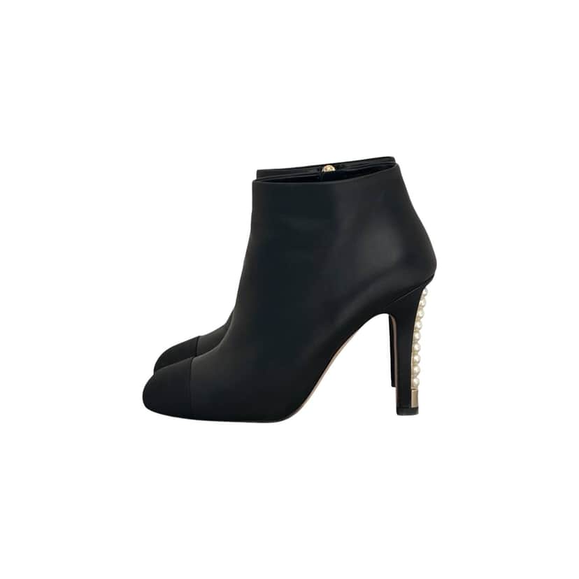 Chanel Heel Ankle Boots Black Leather Very good condition - Front View