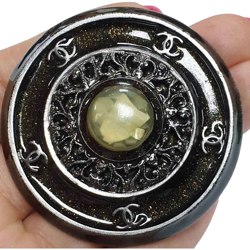 Chanel 11A round brooch Black Very good condition - Front View