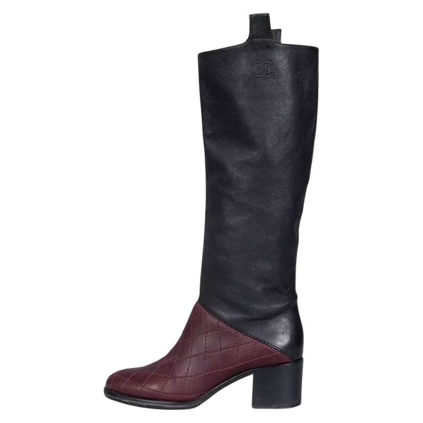 Chanel Two CC logo Boots Black Leather Very good condition - Front View