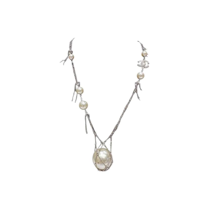 Chanel 2014 Pendant Necklace White Very good condition - Front View