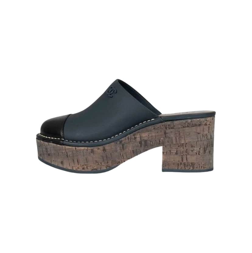 Chanel Block Heel Clogs Black Leather Very good condition - Front View