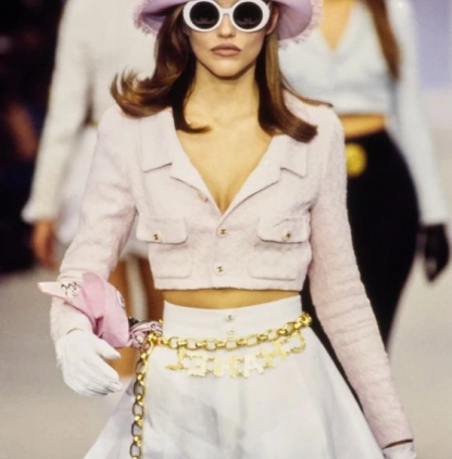 Several shopping bags to highlight fast fashion