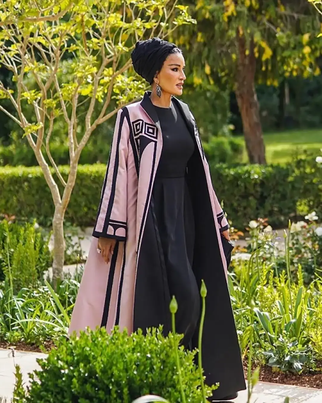 Her Highness Sheikha Moza was in attendance at the Royal Wedding of His Royal Highness Crown Prince Al-Hussein bin Abdullah II of the Hashemite Kingdom of Jordan and Her Royal Highness Princess Rajwa Al-Hussein. Sheikha Moza Bint Nasser sported an evening coat from the 1989 Valentino Fall collection.
